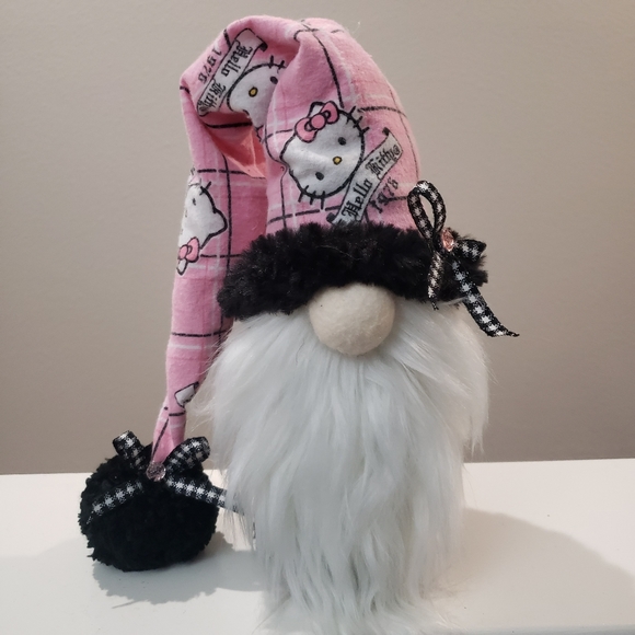 Hello kitty gnome with ceramic display base - Picture 5 of 14